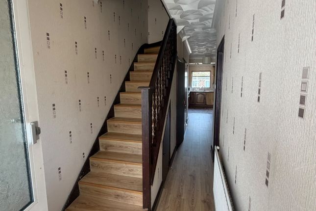 368 Bedfont Lane, Feltham photo 4