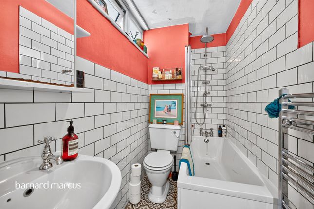 29, Hillcrest, London photo 4