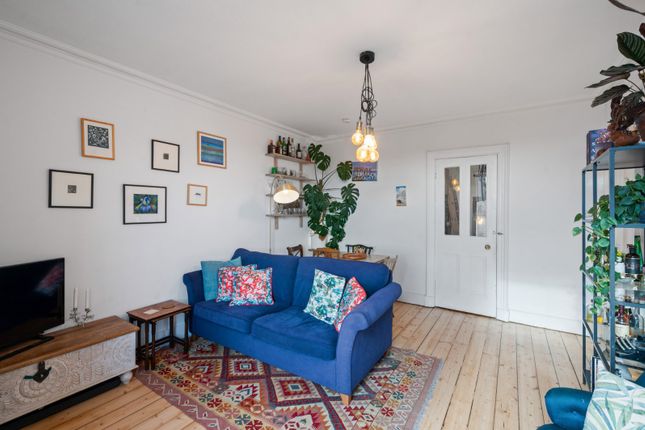 37/12 Sandport Street, Edinburgh photo 3