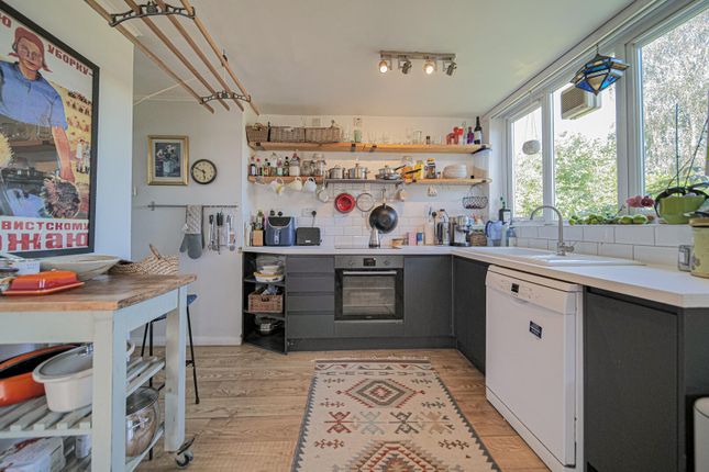 24, Newleaze Park, Melksham photo 3
