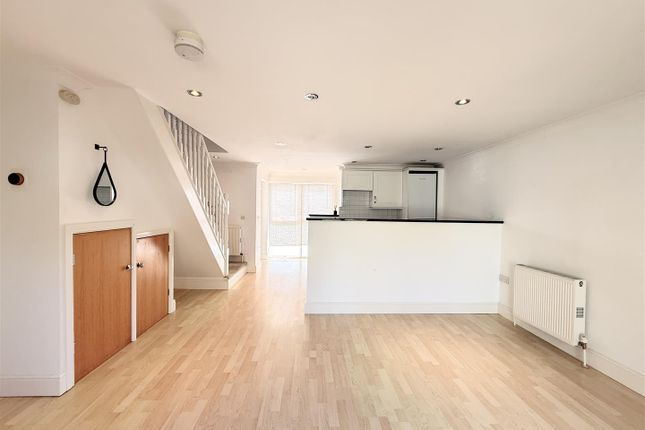 52, High Road, Loughton photo 2