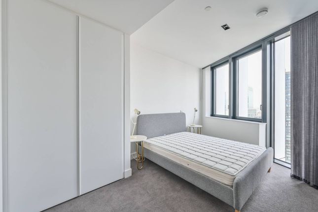 Flat to rent in Amory Tower, Canary Wharf