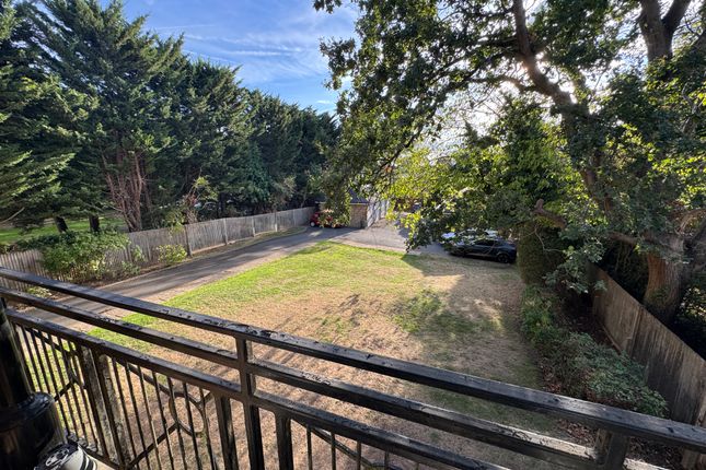 Flat 4, Kingsmount Court, Sunningfields Road, London photo 2