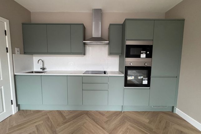 3 Bed Flat To Rent High Road, London N12