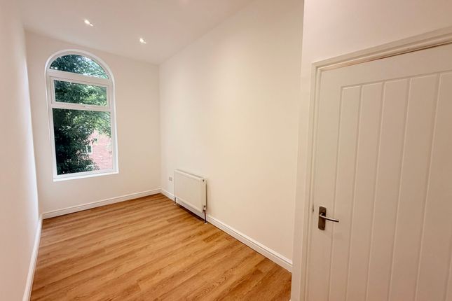 Flat 2, 8 Deerpark Road, Manchester photo 3