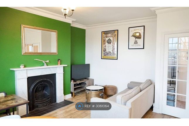Flat C, Grove Lane, London photo 4