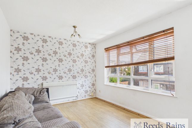 70, Nash Road, Romford photo 2