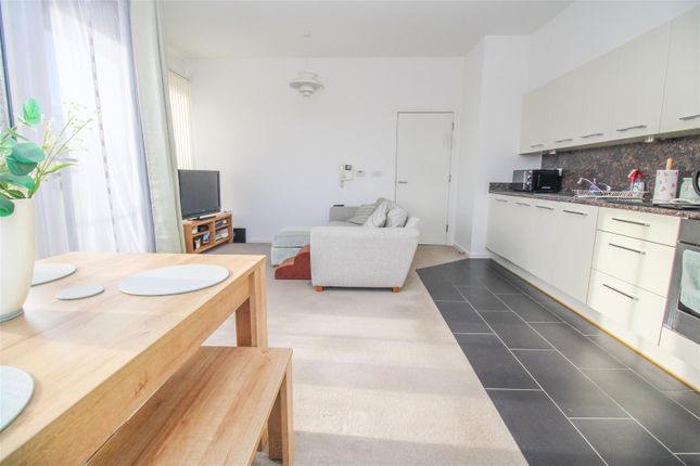 26, Braggowens Ley, Harlow photo 4