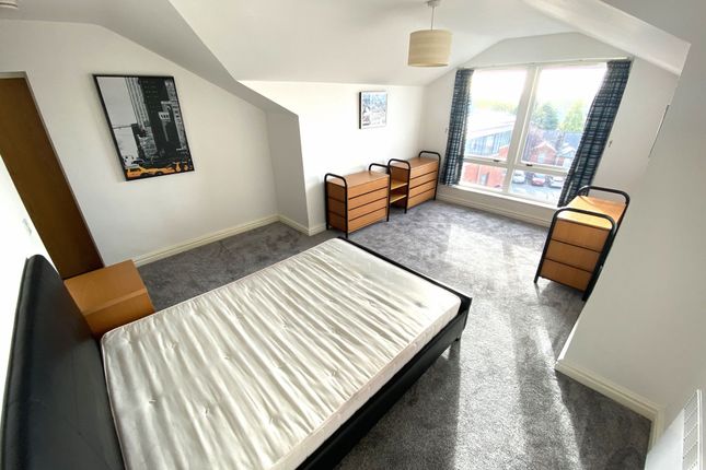 Flat to rent in East Cliff, City Space House