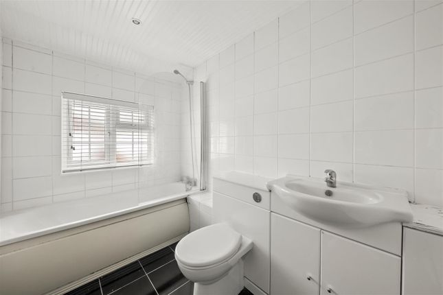 9, Dagnall Crescent, Uxbridge photo 4