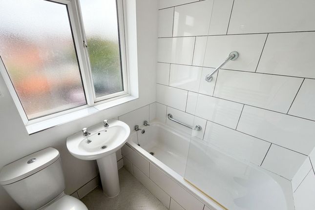 22, Briavels Grove, Bristol photo 3