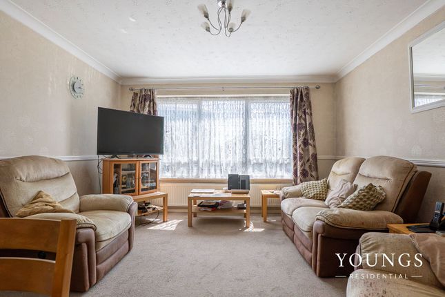 Flat 5, Holmes Court, Canvey Island photo 3