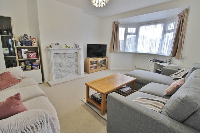 33, Barnwood Road, Fareham photo 3