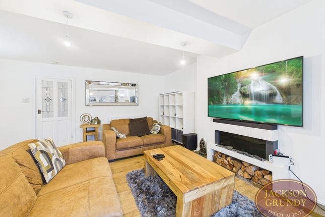 14, Park Leys, Daventry photo 3