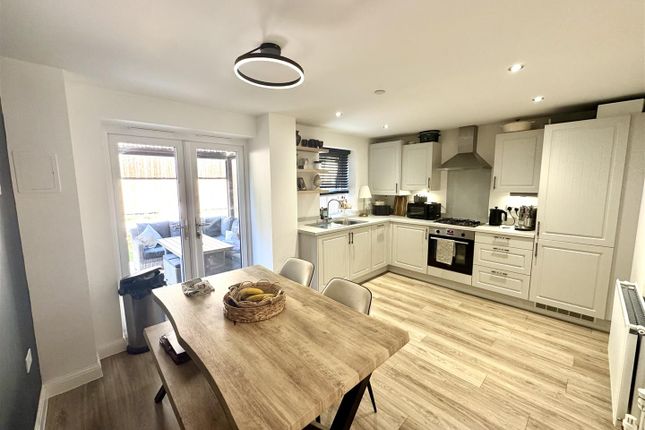 19, Bowstring Close, Chepstow photo 3