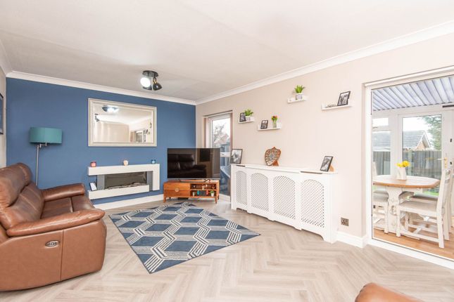15 Victoria Park Road, Chesterfield photo 3