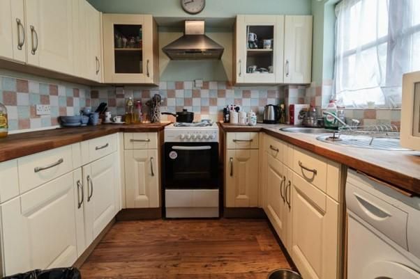 Flat to rent in Bishops Court, Stone, Kent