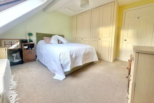 2 Park Farm,, Crown Lane, Farnham photo 5
