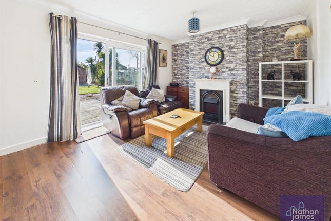 17, Caemawr Road, Caldicot photo 2