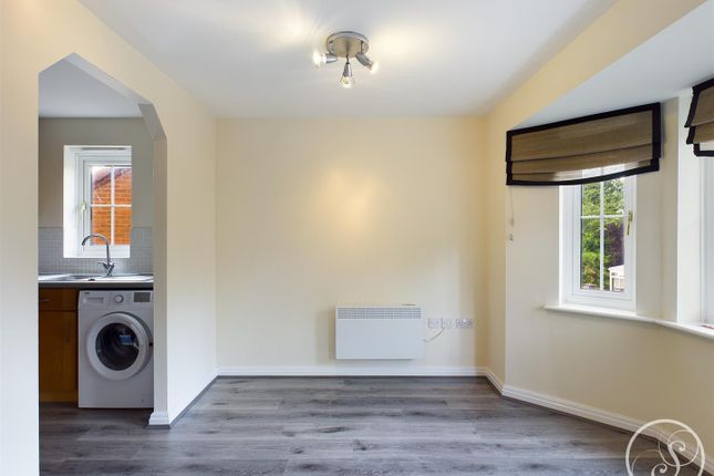 15, Pennyfield Close, Leeds photo 4