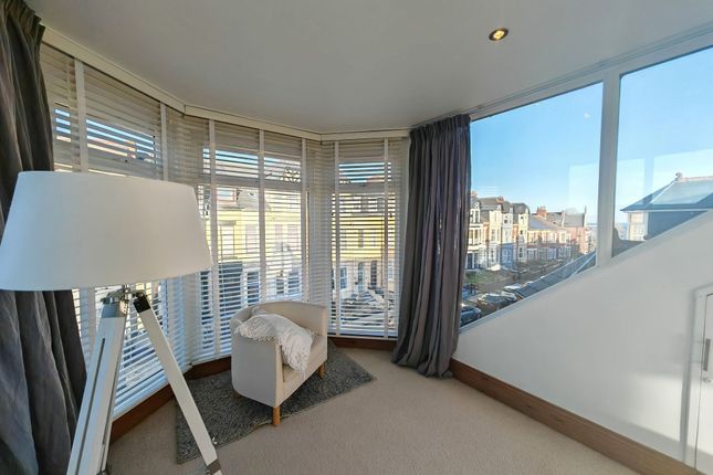16 Woodlands Terrace, South Shields photo 4