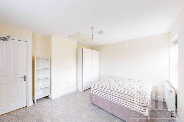 Thumbnail Room to rent in Spencers Road, Crawley