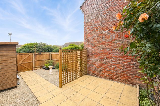 20, Larkspur Close, Weymouth photo 2