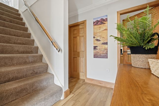 51 Buchanan Drive, Lenzie, Kirkintilloch, Glasgow photo 2