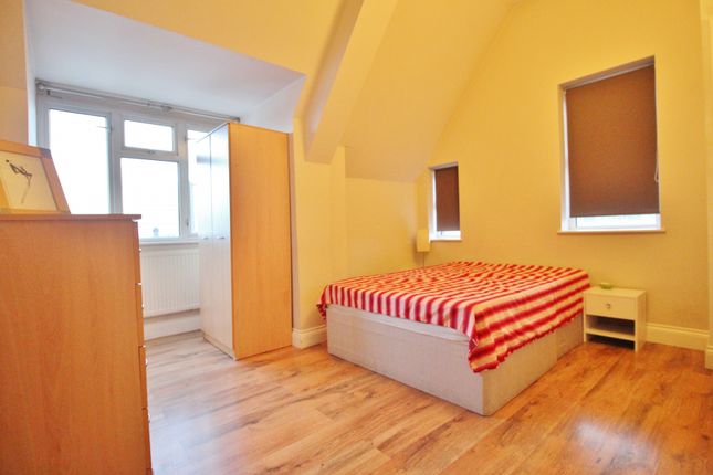Flat 3, 165 Kilburn High Road, Kilburn photo 4