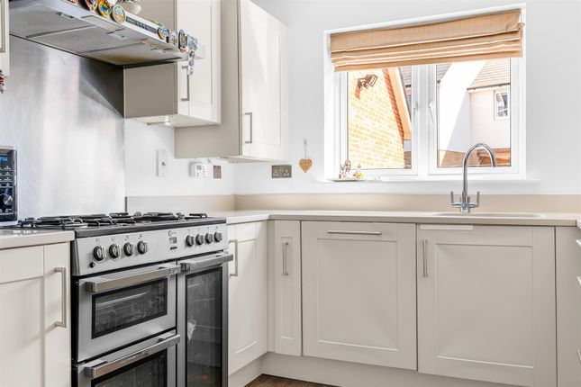 7, Appletree Way, Welwyn Garden City photo 3