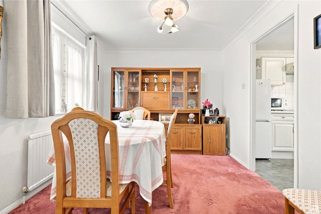 23, Carisbrooke Drive, Chelmsford photo 4