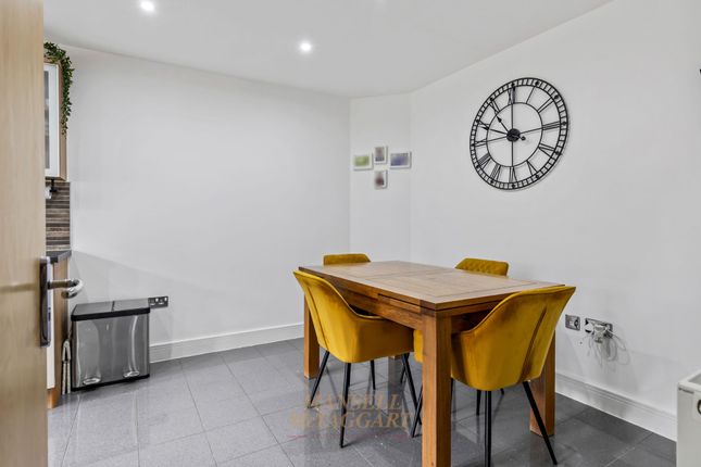8 Springfield Gardens, East Grinstead photo 4