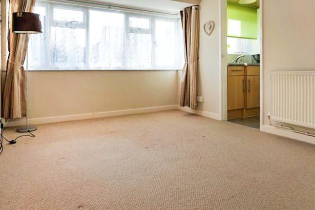 64 High Street, Redhill photo 3