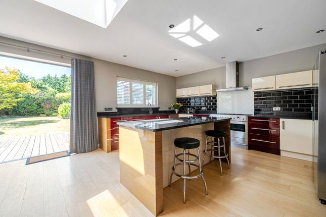 14, Southfields, East Molesey photo 3