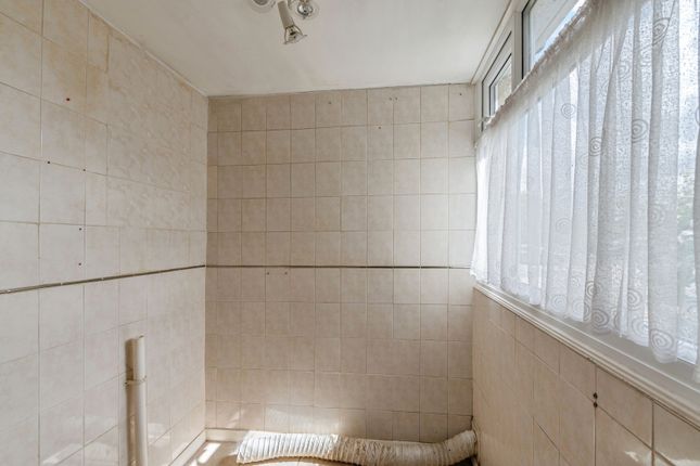 10, Chesterford Gardens,, Basildon photo 3