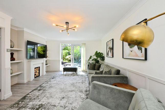 25, Poplar Shaw, Waltham Abbey photo 2