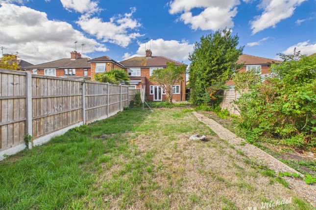 63 Walton Way, Aylesbury photo 3