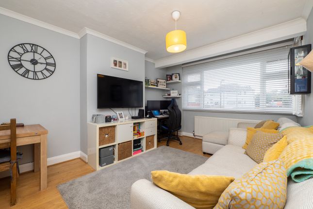 36a, Rosebery Close, Morden photo 2