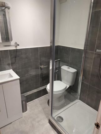 Bathroom Pic2.Jpg