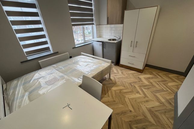 1183, London photo 3