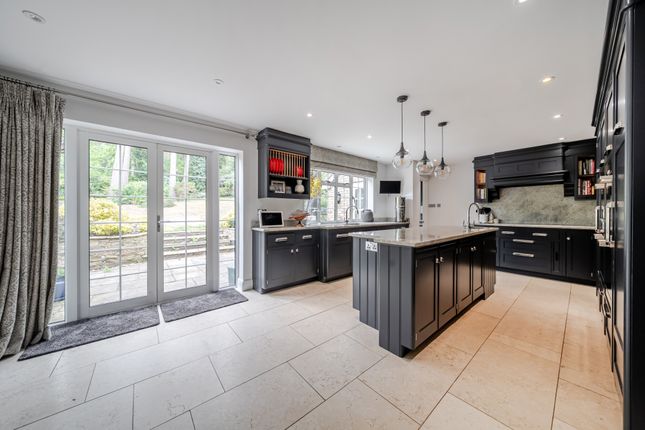 6, Manor Gardens, Farnham photo 2