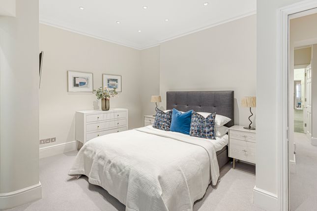 Mews house for sale in Montagu Mews West, London