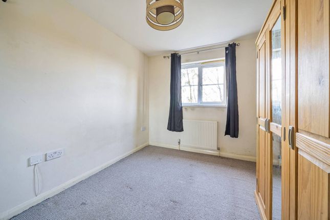 Flat for sale in Friars Close, Seven Kings, Ilford