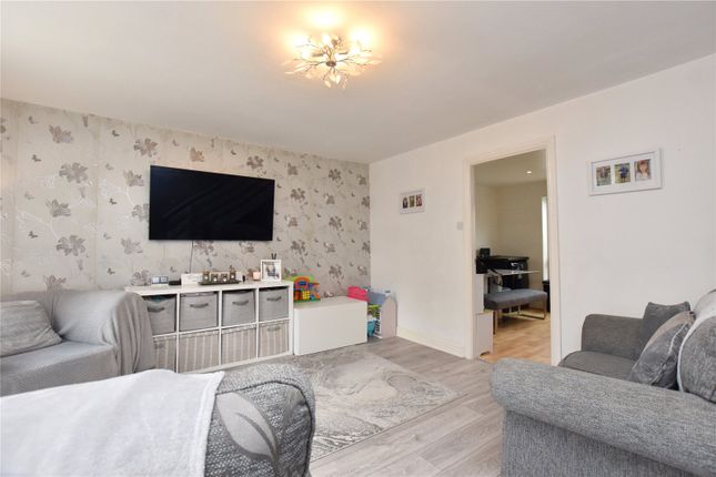 303, Brosscroft Village, Glossop photo 4