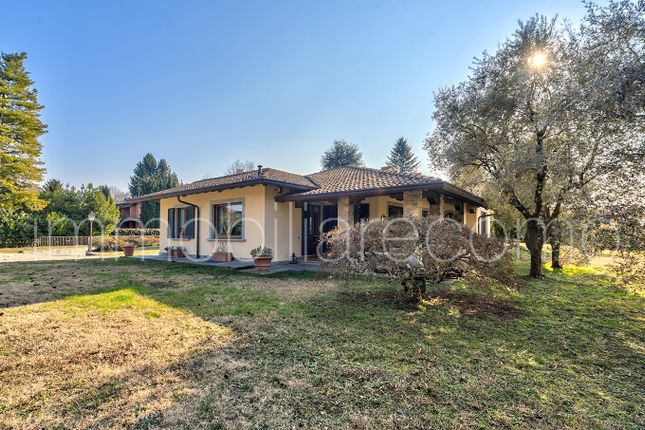 Villa for sale in Como (Town), Como, Lombardy, Italy