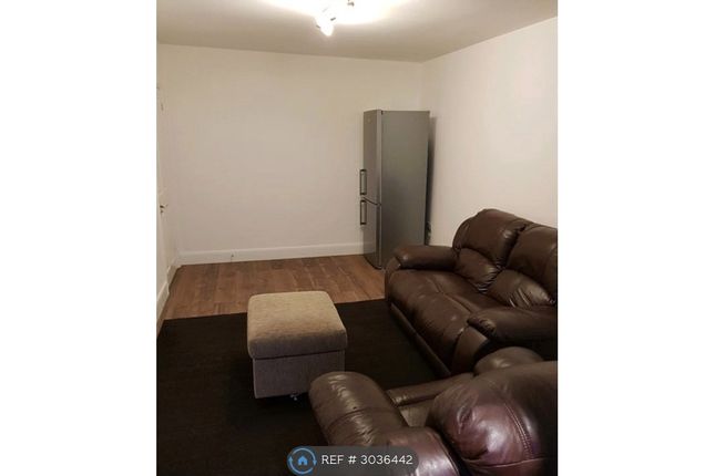 Sunningdale Avenue, Hanworth photo 4