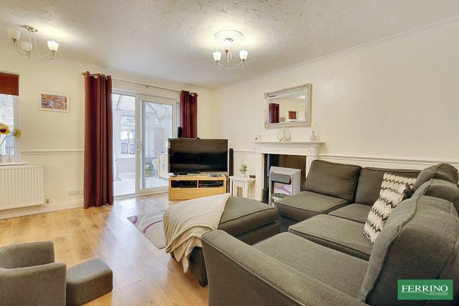 16 Augustus Way, (4 Bed and Garage), Lydney photo 3