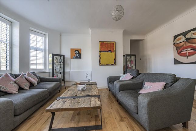 6, Richmond Court, London photo 3