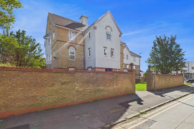 2-bed other on Flat Flat 51, Lyndbourne Court, London Road, Benfleet, £175,000