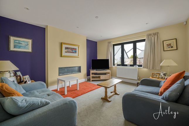 11 Bishops Wood Grove, Swansea photo 3